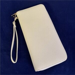 NWOT Wozeah Women's Cream Wallet RFID Blocking Wristlet